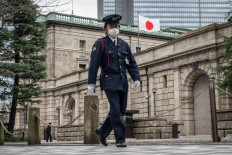 A security officer patrols around the Bank of Japan (BoJ) headquarters in Tokyo on Feb. 14, 2023.