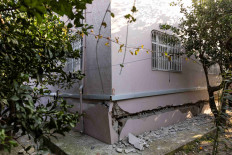 Turkey quake survivors struggle to find shelter nearly three weeks on