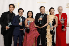 'Everything Everywhere' wins (nearly) all at SAG Awards