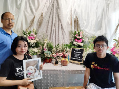 Part of the family: Popo (second left) and her family gathered on Jan. 5 at Pancaka Damai Lestari to cremate the family's beloved dog, Apple, who passed away on Jan. 4. (Courtesy of Popo)