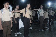 NTT government workers join students to clock in at 5.30 a.m.