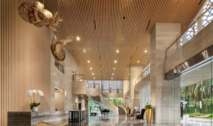 The lobby of the luxurious Menara Danareksa. The building has private and dedicated access to 22 floors, each equipped with floor-to-ceiling windows and the most cutting-edge technology.