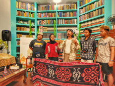 Protecting Indonesian rivers with wayang