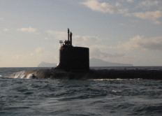 The Virginia-class fast attack submarine USS Virginia (SSN 774) cruises through the Bay of Naples on January 7, 2010 while on a scheduled deployment in the US 6th Fleet area of responsibility.