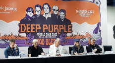 Deep Purple's lead singer Ian Gillan speaks during a press conference in Surakarta, Central Java, on Thursday.
