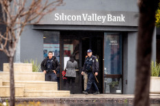 Police officers leave Silicon Valley Bank’s headquarters in Santa Clara, California, the United States on March 10. US authorities swooped in and seized the assets of SVB, a key lender to US start-ups since the 1980s, after a run on deposits made it no longer tenable for the medium-sized bank to stay afloat on its own.