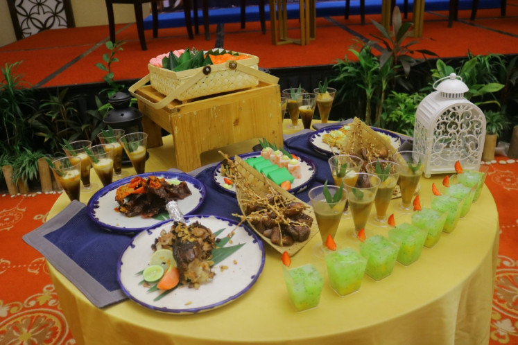 The traditional dishes will also be included for hampers, exclusively by Aston Kartika Grogol.