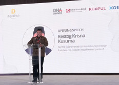 Expert staff for Innovation and Creativity, Tourism and Creative Economy Ministry, Restog Krisna Kusuma, gives an opening speech to commence the event. 