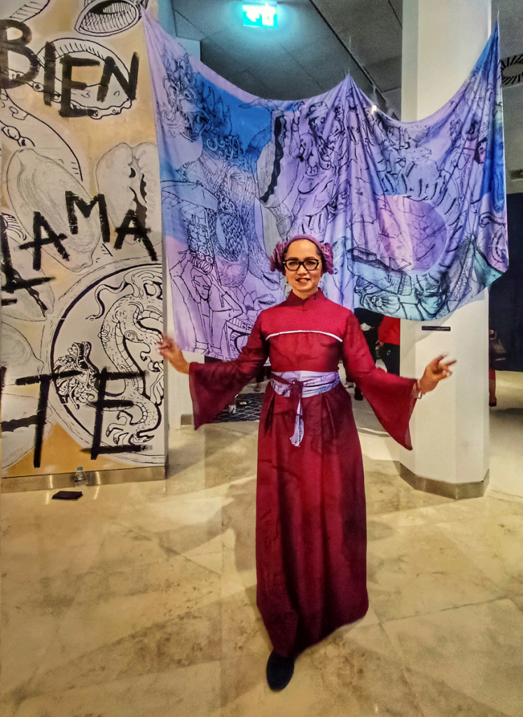 Danceable: A piece of fabric that was used in the dance  being showcased by Liesna S. Subianto. (JP/Sylviana Hamdani)