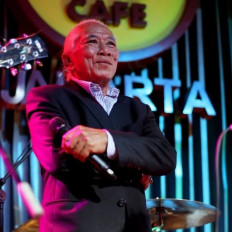 Legend: Musician and producer Nomo Koeswoyo of the famed Indonesian 1950s group Koes Bersaudara passed away on Mar. 15, 2023. (Instagram/Courtesy of Sari Koeswoyo)