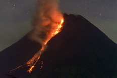 Merapi volcano erupts, spews hot lava