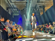 Sarongs worn in many creative ways are the favorite of many young men these days. (JP/Sylviana Hamdani)