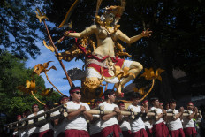 Be good, lawful guests