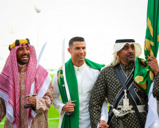 Al-Nassr's Cristiano Ronaldo (center) celebrates Saudi Arabia's Founding Day wearing local traditional clothes at Al-Nassr Football Club in Riyadh, Saudi Arabia, February 22, 2023. 
