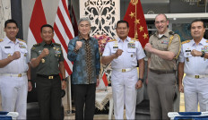 US ambassador discusses defense cooperation with TNI chief 