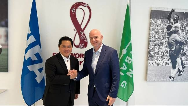 Jokowi gives honorary award to FIFA president Infantino - Sports - The ...