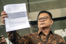 Dismissed cop takes fight to former bosses at KPK