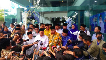 Gerindra chairman Prabowo Subianto speaks to reporters on April 2, 2023, joined by leaders of other political parties including Golkar chairman Airlangga Hartarto. 