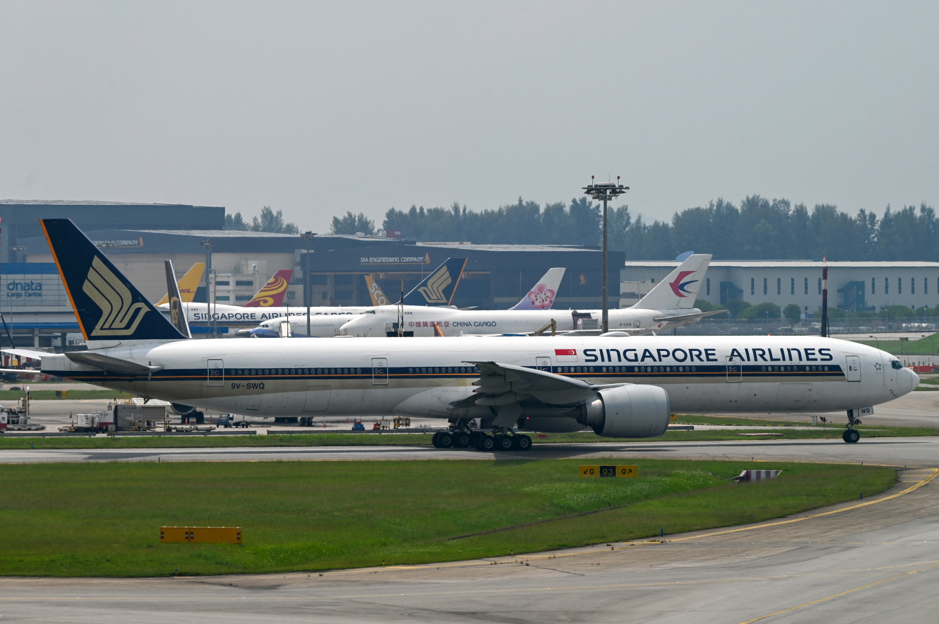 Singapore Airlines outlook warning casts a shadow over air show - Economy -  The Jakarta Post