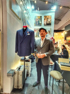 Wed in style: Henri Winata poses beside his bespoke double-breasted jacket from Bridestory at the Indonesia Convention Exhibition (ICE) in BSD city, on March 3. (JP/Sylviana Hamdani)