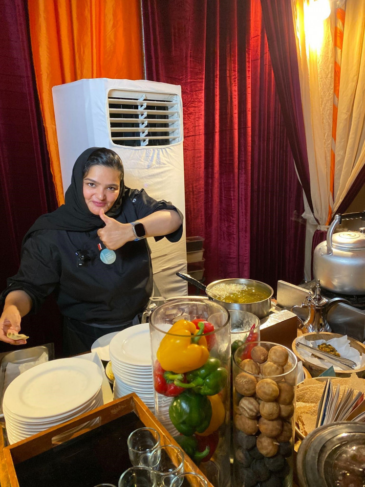 Pre-iftar,chef Noor gives The Jakarta Post a little sneak peek as she cooks her delicate samosas. 