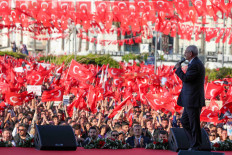 Kemal Kilicdaroglu, presidential candidate of Turkey's main opposition alliance, addresses his supporters during a rally ahead of the May 14 presidential and parliamentary elections, in Izmir, Turkey April 30, 2023. 