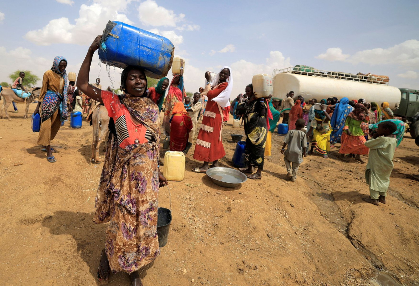 War Plays Out As Over Half Of Sudan Needs Aid - Fri, May 19, 2023 - The ...