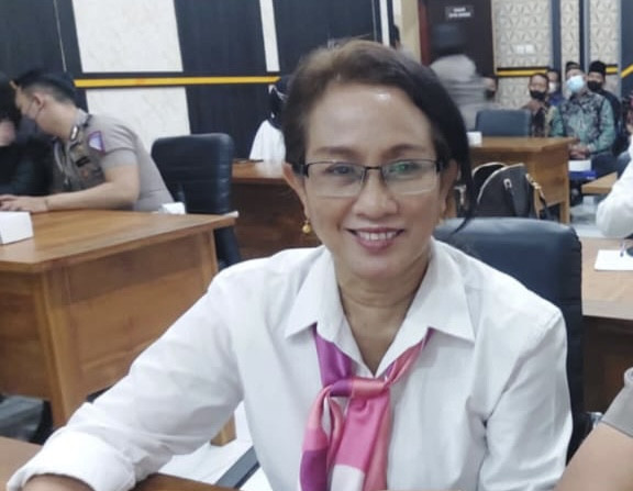 According to family counselor Roro Ningrum, a happy marriage is not dependent on prenuptial agreements but rather on the individuals' commitment.