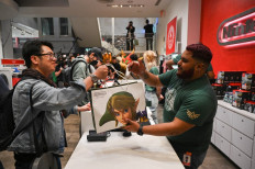 Gamers rush to get Nintendo's new 'Zelda' after six-year wait