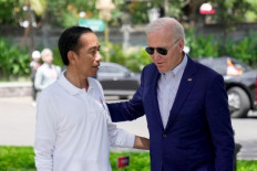 President Joko “Jokowi” Widodo (left) welcomes United States President Joe Biden on Nov. 16, 2022 as the US leader arrives to a mangrove planting event held on the sidelines of the Group of 20 (G20) Summit in Nusa Dua, Bali.