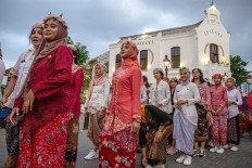 Women in kebaya and sarongs parade during Semarang’s 476th anniversary celebration in the Central Java provincial capital on May 5, 2023.  UNESCO officially placed the kebaya on the Representative List of the Intangible Cultural Heritage of Humanity on Dec. 4, 2024, following a joint submission between Indonesia and four other Southeast Asian countries.