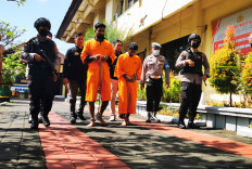 Police officers walk murder suspects Gurmej Singh (left) and Ajaypal Singh through the Denpasar Police headquarters in Denpasar, Bali, on May 16.