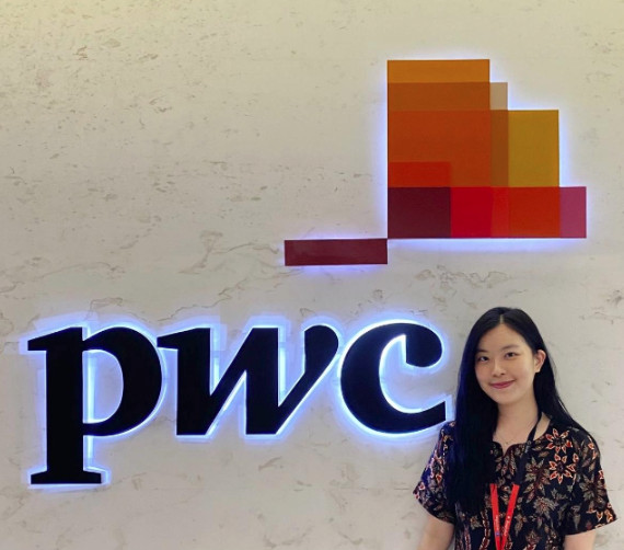 Jesslyn Febriani, an alumna of Xi’an Jiaotong-Liverpool University (XJTLU), works at PwC Jakarta. PwC is a Big Four accounting firm.