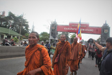 Walking monks on final stopovers before Borobudur temple