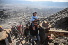 Members of the Tengger sub-ethnic group ascend the active Mount Bromo volcano to present offerings of rice, fruit, livestock and other items as part of the Yadnya Kasada festival in Probolinggo, East Java province on June 5, 2023. 
