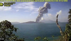 Anak Krakatau volcano erupts, spews huge ash column