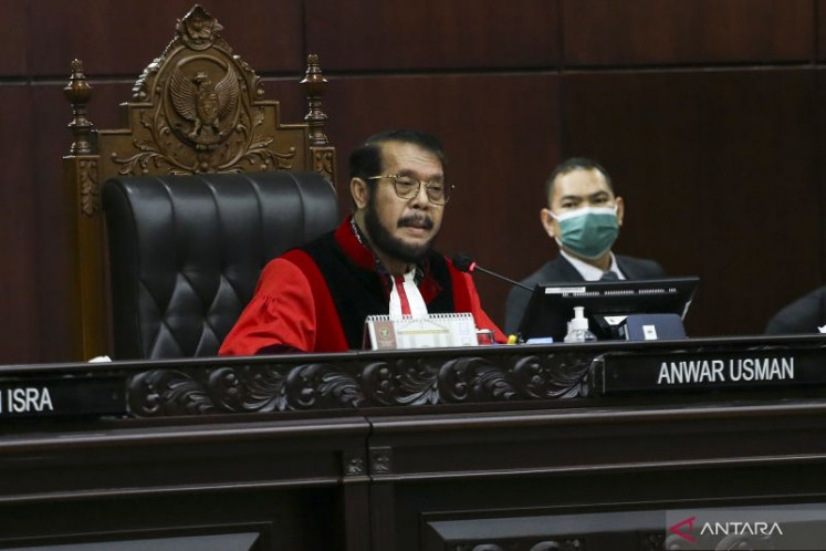 Lawmakers rush Constitutional Court Law revision behind closed doors -  Politics - The Jakarta Post