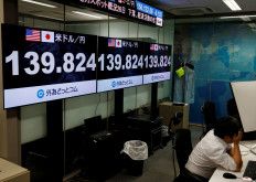 Asian markets extend losses as US rate hike fears build