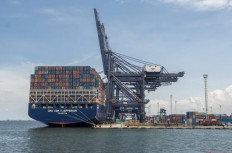 RI narrowly holds onto trade surplus as exports fall, imports rise