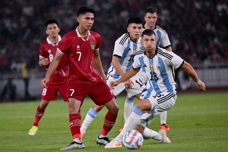 Argentina's Guido Rodr&iacute;guez (right, front) fights for the ball with Indonesia's Marselino Ferdinan (left) during the international friendly football match between Indonesia and Argentina on June 19, 2023, in Jakarta. 
