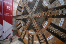 Officers check the condition of the Tunnel Boring Machine (TBM) for the Jakarta-Bandung Fast Train Project in Tunnel 1 in the Pondok Gede area, Bekasi DKI, Tuesday, 12/15/2020. The TBM machine has managed to penetrate the tunnel 1 tunnel structure along the 1.8 KM transverse under the Jakarta-Cikampek toll road. 