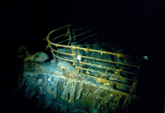 This handout image taken during the historical 1986 dive, courtesy of WHOI (Woods Hole Oceanographic Institution) and released February 15, 2023 shows the Titanic bow. A submersible vessel used to take five men to see the wreckage of the Titanic in the North Atlantic is found in pieces on June 22, 2023, after missing for five days.