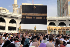 Muslim worshippers and pilgrims gather on June 24, 2023, around the Kaaba, Islam's holiest shrine, at the Grand Mosque in the holy city of Mecca, Saudi Arabia, as they arrive for the annual haj pilgrimage.