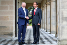 President Joko Widodo (right) and Australian Prime Minister Anthony Albanese shake hands at Admiralty House in Sydney, Australia, on July 4, 2023. 