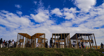 The photo exhibition is the final task of the coastal children after four months of studying.