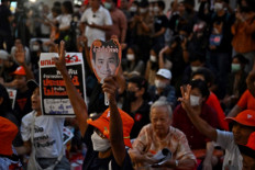Vote for Thai PM postponed, uncertainty prolonged