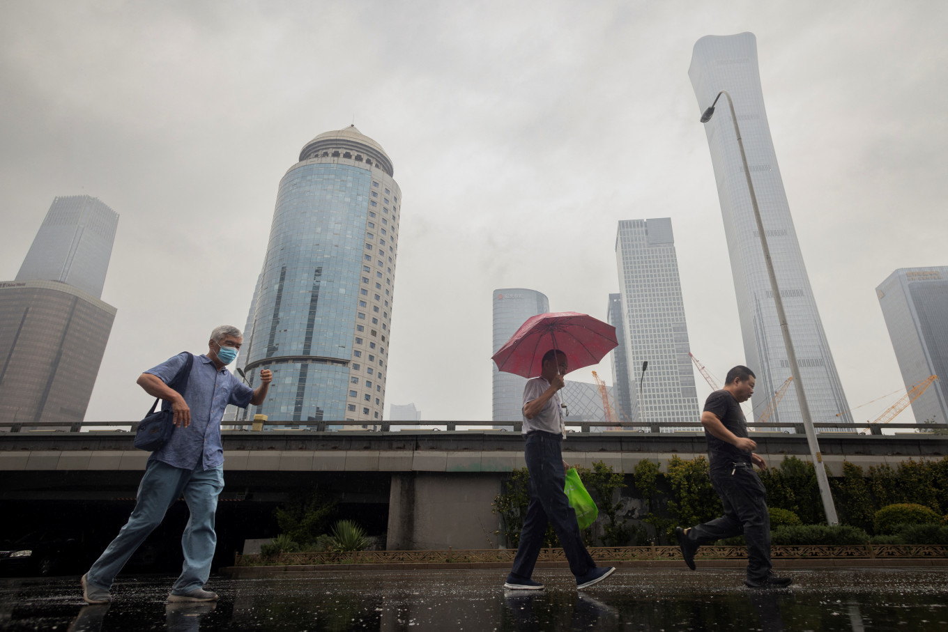 Asian stocks extend gains, dollar dips as US data builds on rate hope ...