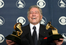 Winner of Best Pop Collaboration with Vocals and Best Traditional Pop Vocal Album, Tony Bennett poses with his trophies at the 49th Grammy Awards in Los Angeles, on Feb. 11, 2007. Bennett, the last in a generation of classic American crooners whose ceaselessly cheery spirit bridged generations to make him a hitmaker across seven decades died on July 21, 2023, in New York, US media reported. He was 96.