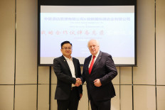 Fan Dongsheng (left), Chairman of CTG Hotel, and Gavin M. Faull, Chairman and President of Swiss-Belhotel International, at the Strategic Partnership Memorandum Signing Ceremony of CTG Hotel and Swiss-Belhotel International at the Grand Metropark Hotel in Beijing. 