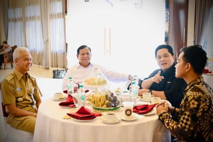 Surakarta Mayor Gibran Rakabuming Raka (right), who is President Joko “Jokowi” Widodo’s eldest son, chats with (from left to right) Central Java Governor Ganjar Pranowo, Defense Minister Prabowo Subianto and State-Owned Enterprises Minister Erick Thohir in the lounge of Adi Soemarmo Airport in Boyolali, Central Java on July 24, 2023.